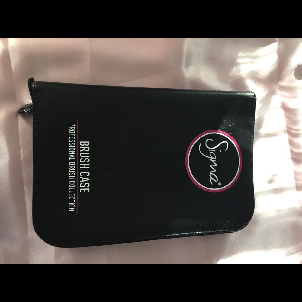 Brand new Sigma brush zip folder.